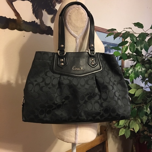 Coach Handbags - Coach Ashley Signature EUC looks brand new